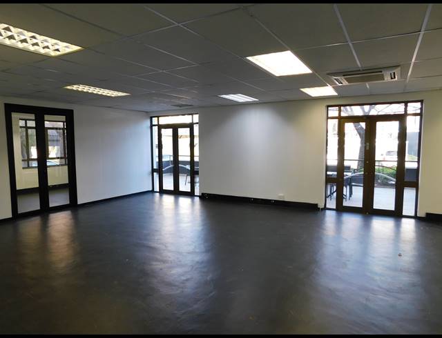 253M² OFFICE TO LET IN HYDE PARK